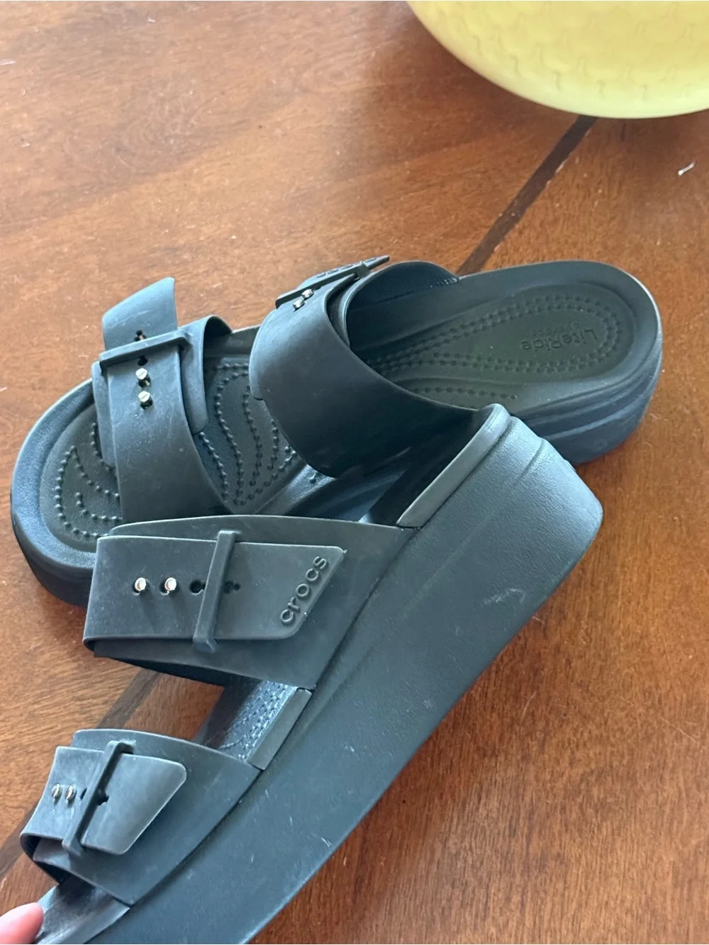 Crocs Brooklyn Buckle low wedge sandal - Picture 3 of 4
